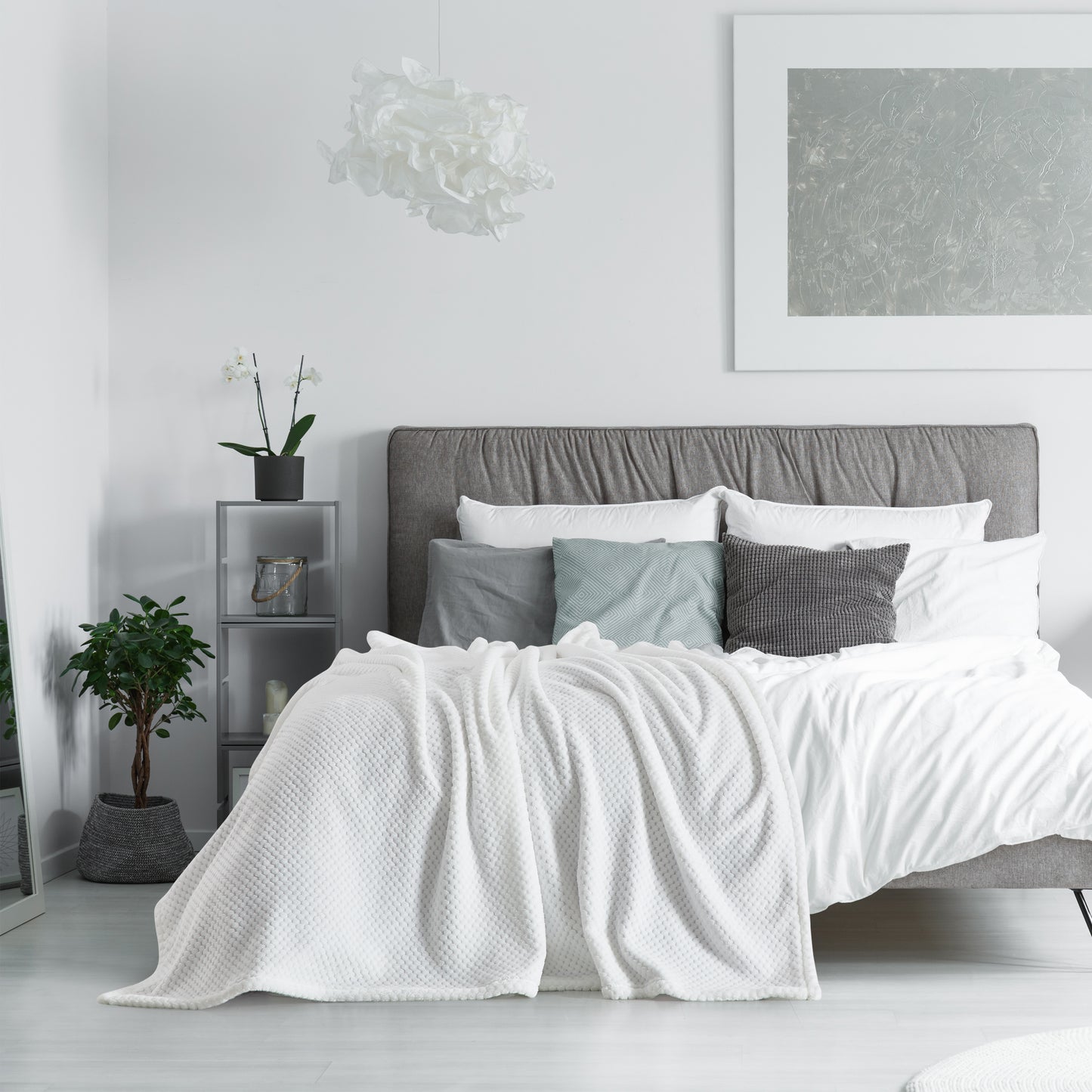500 Series Classic Textured Oversized Throw - White