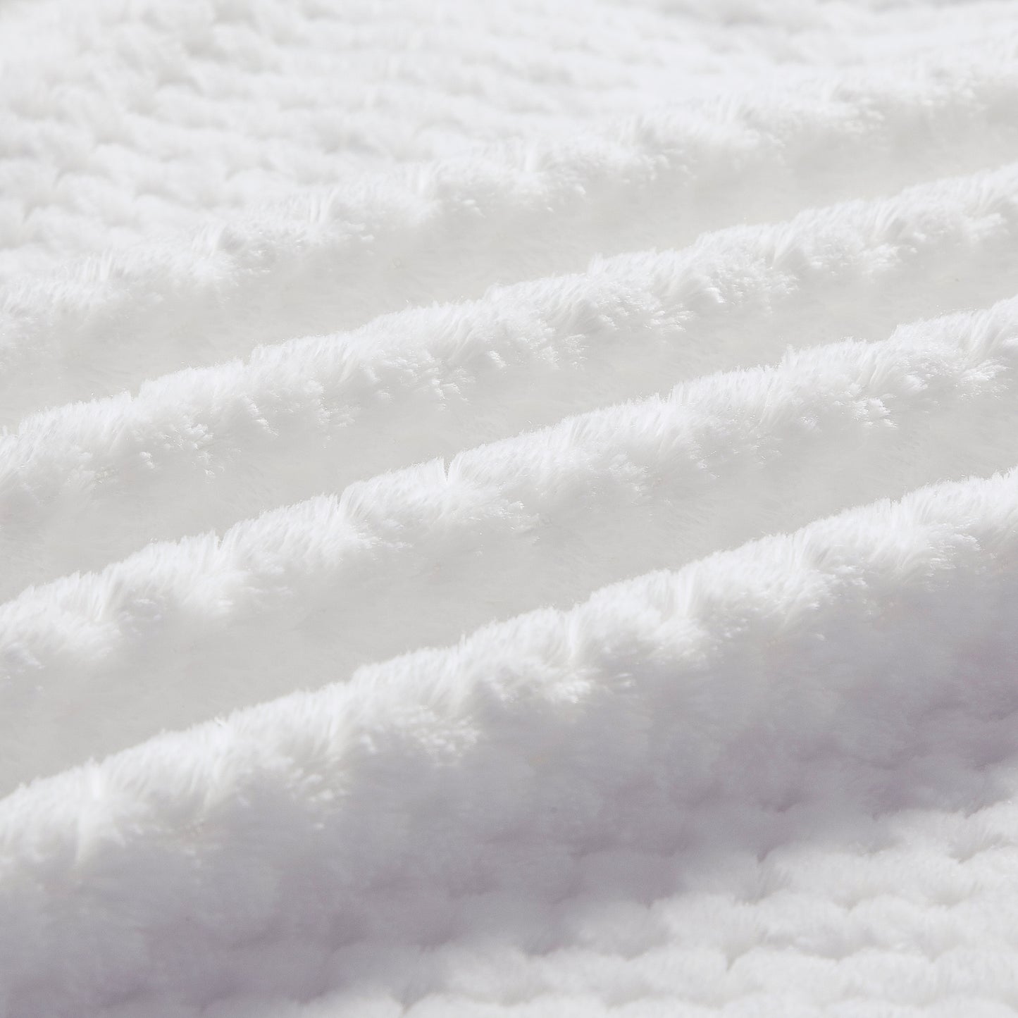 500 Series Classic Textured Oversized Throw - White