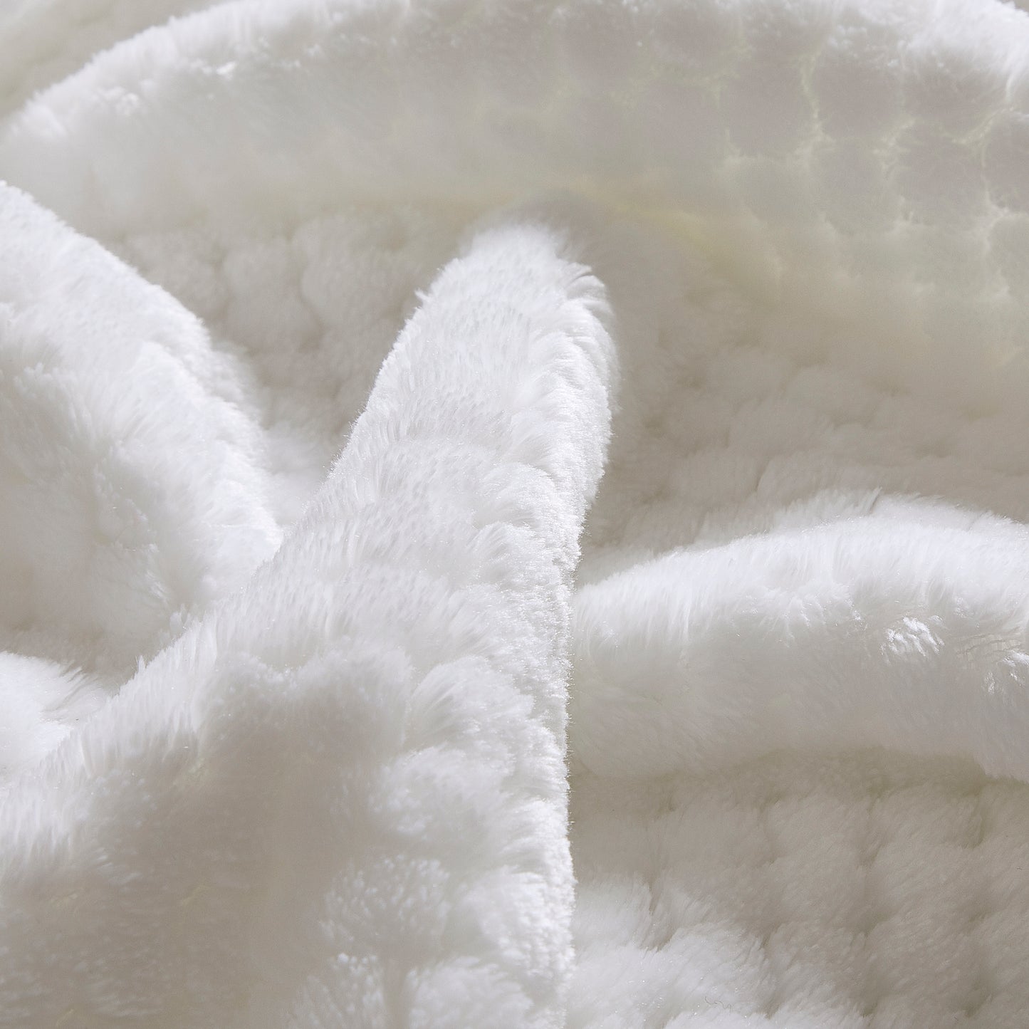 500 Series Classic Textured Oversized Throw - White