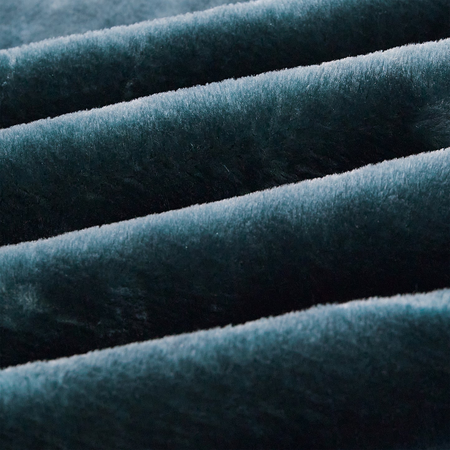 500 Series Heavy Solid Velvet Oversized Throw - Hunter Green
