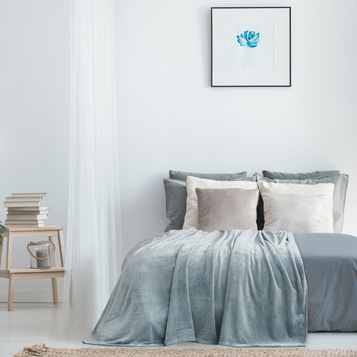 400 Series Solid Plush Blanket - Silver Sage