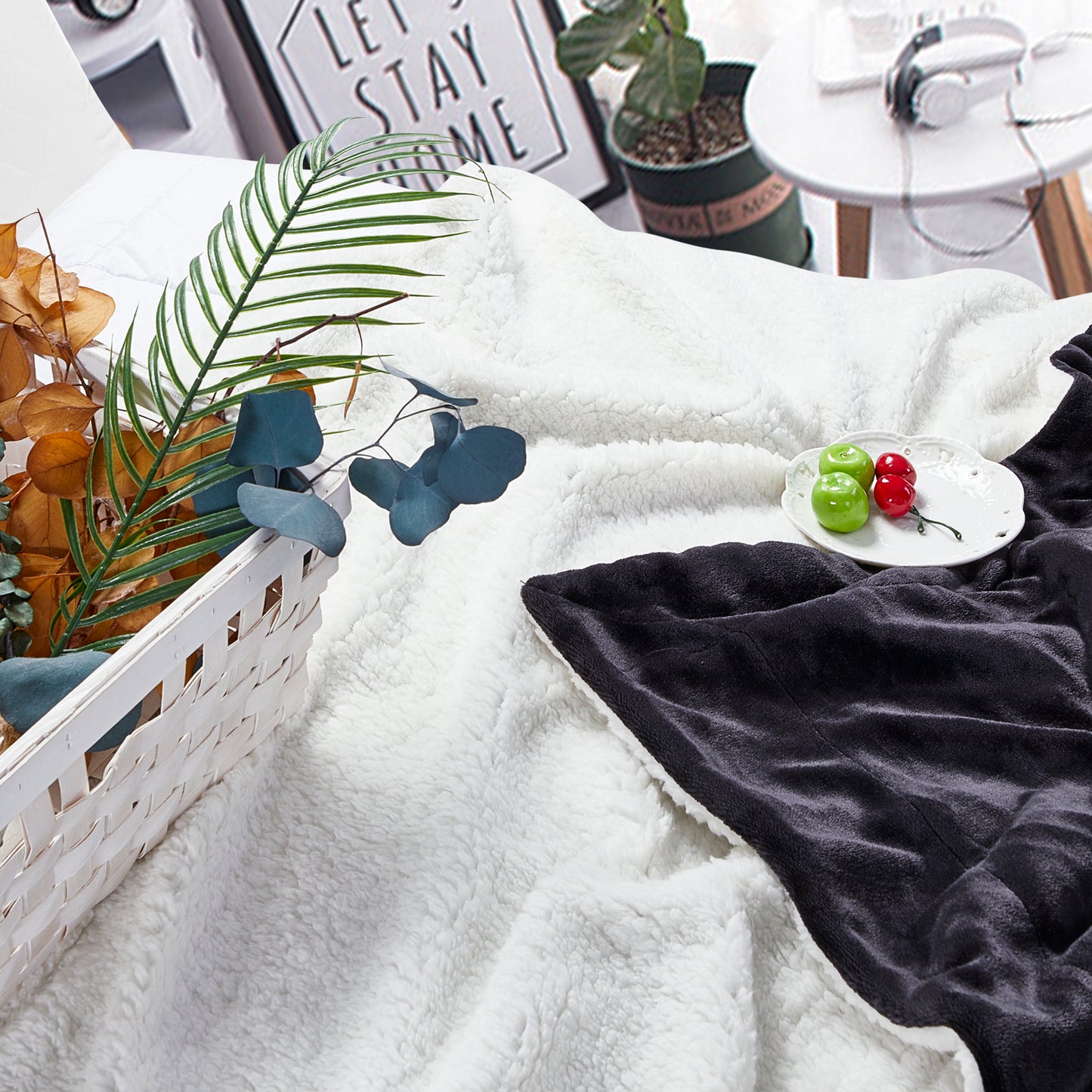Classic Sherpa Throw - Black