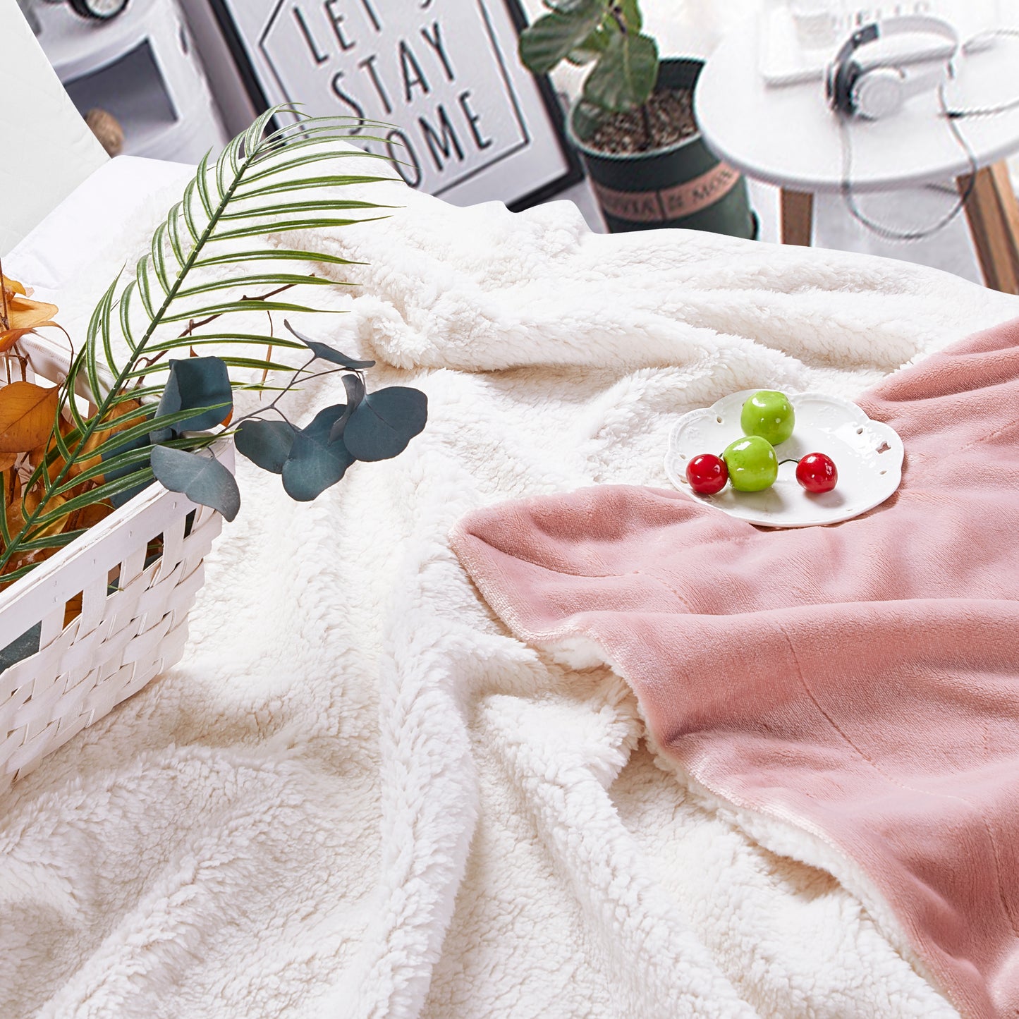 Classic Sherpa Throw - Blush