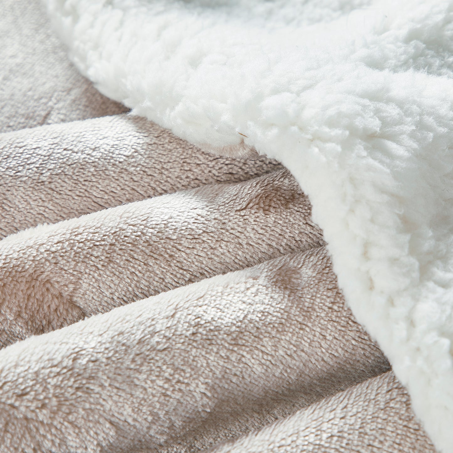 Classic Sherpa Throw - Linen