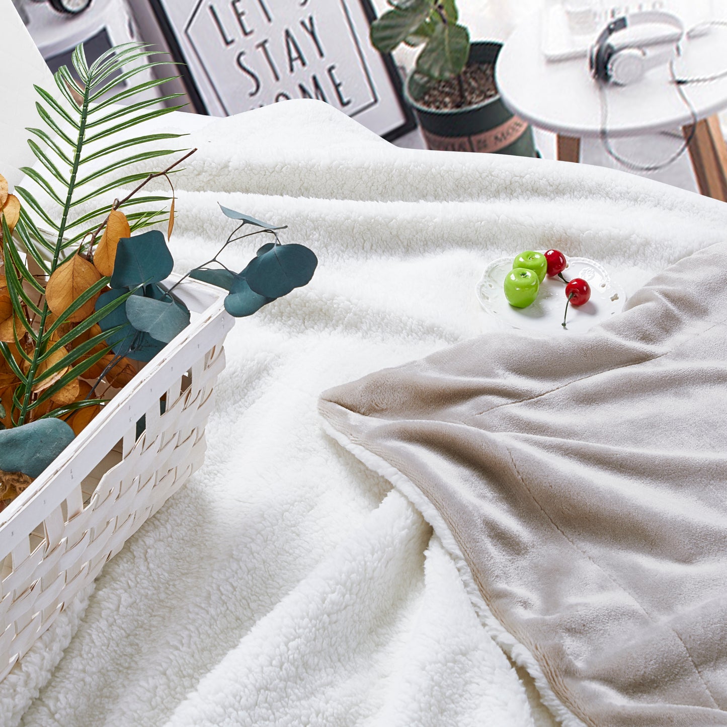 Classic Sherpa Throw - Linen