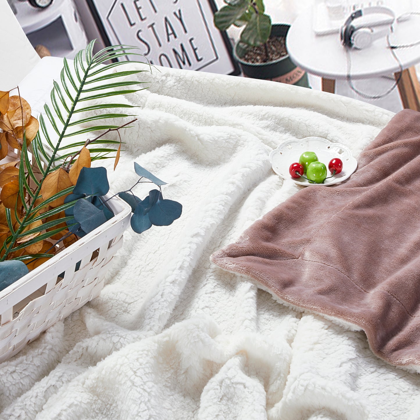 Classic Sherpa Throw - Saddle