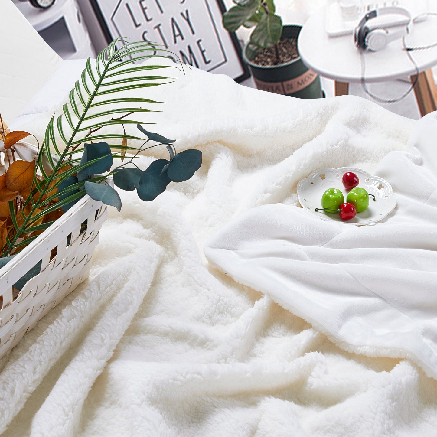 Classic Sherpa Throw - White
