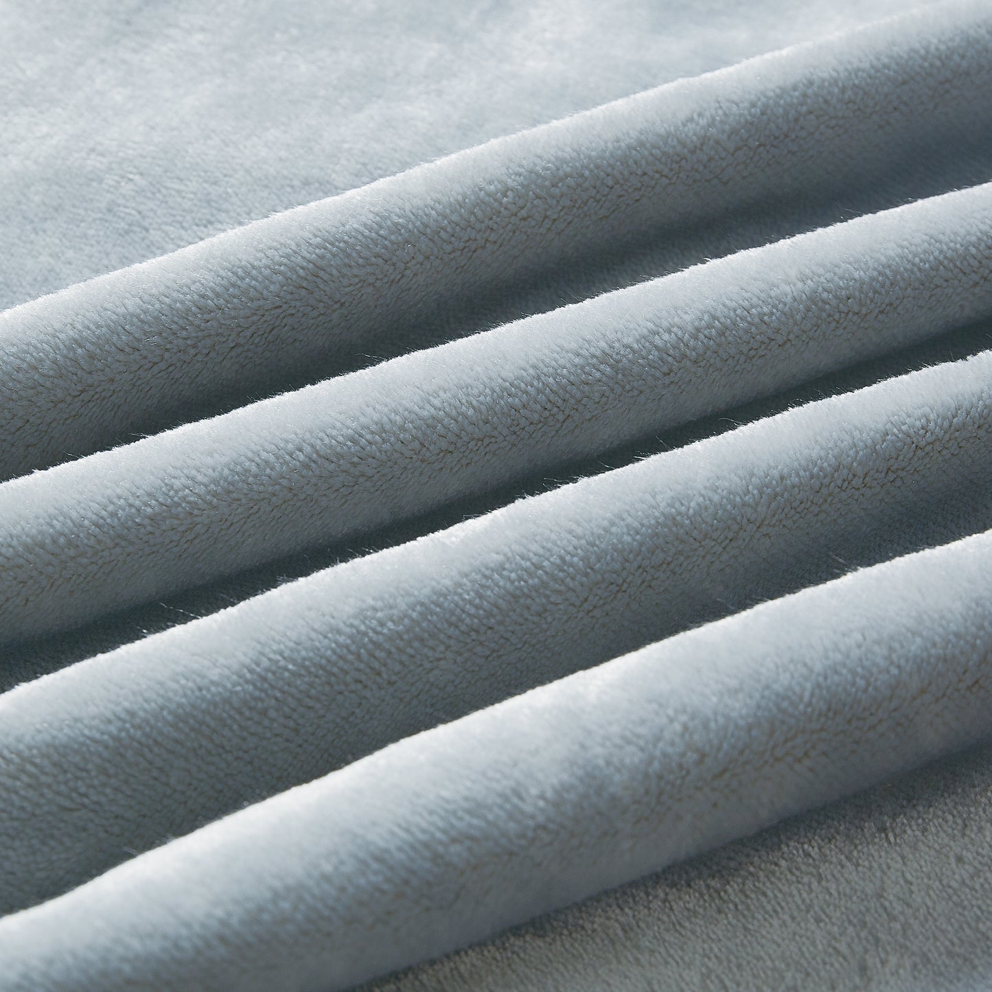 400 Series Solid Plush Blanket - Silver Sage